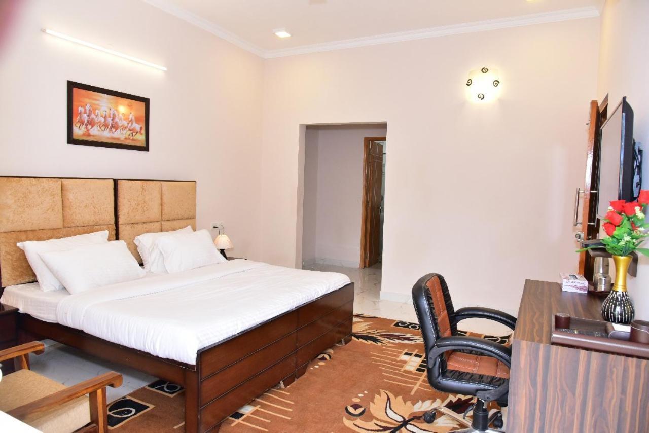 Arkaya Inn Гургаон Экстерьер фото