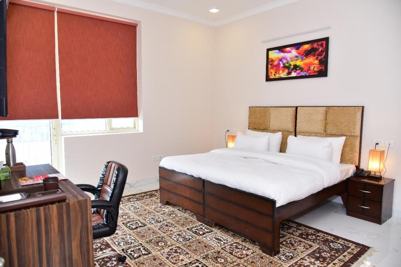 Arkaya Inn Гургаон Экстерьер фото