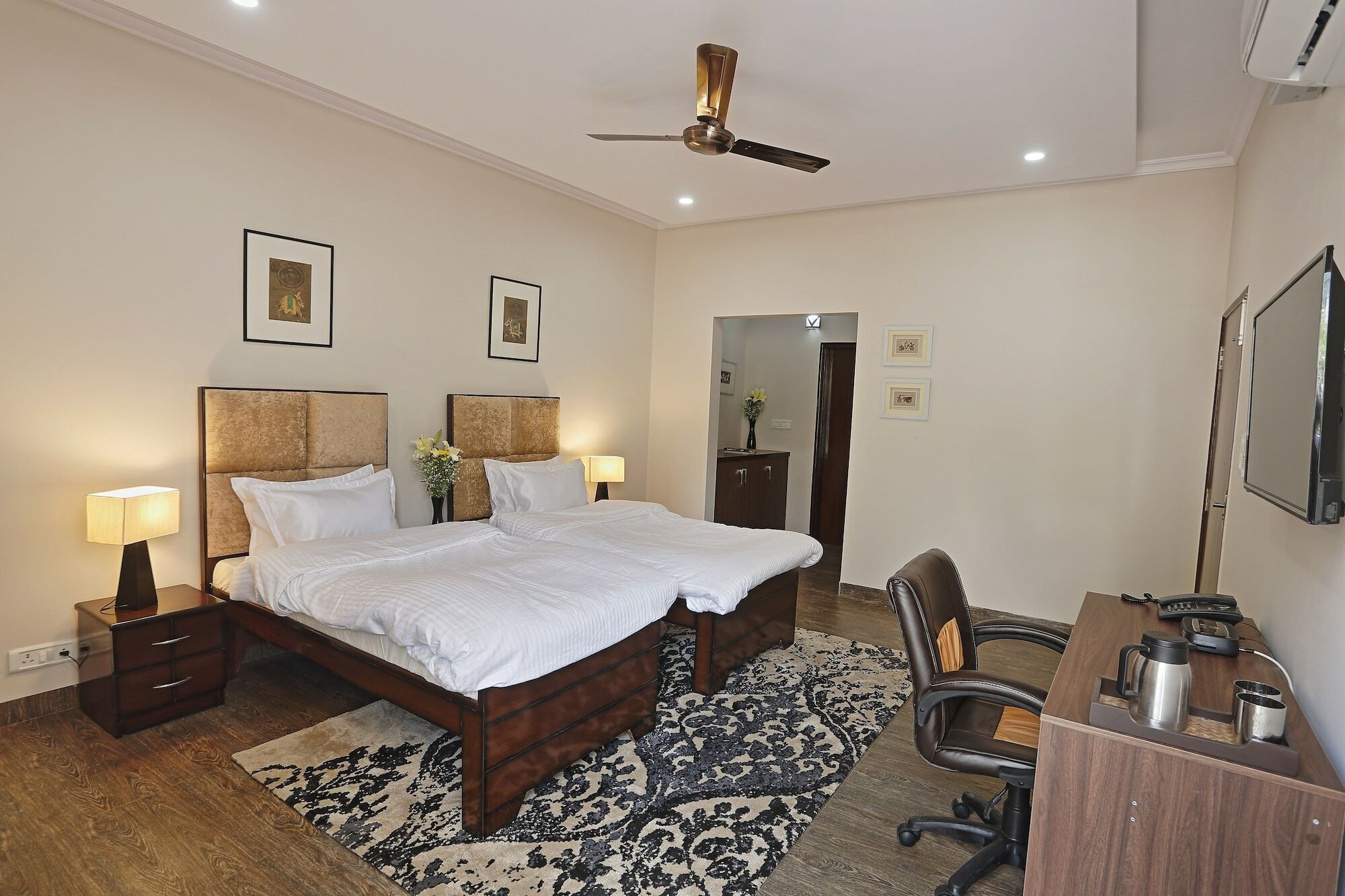 Arkaya Inn Гургаон Экстерьер фото